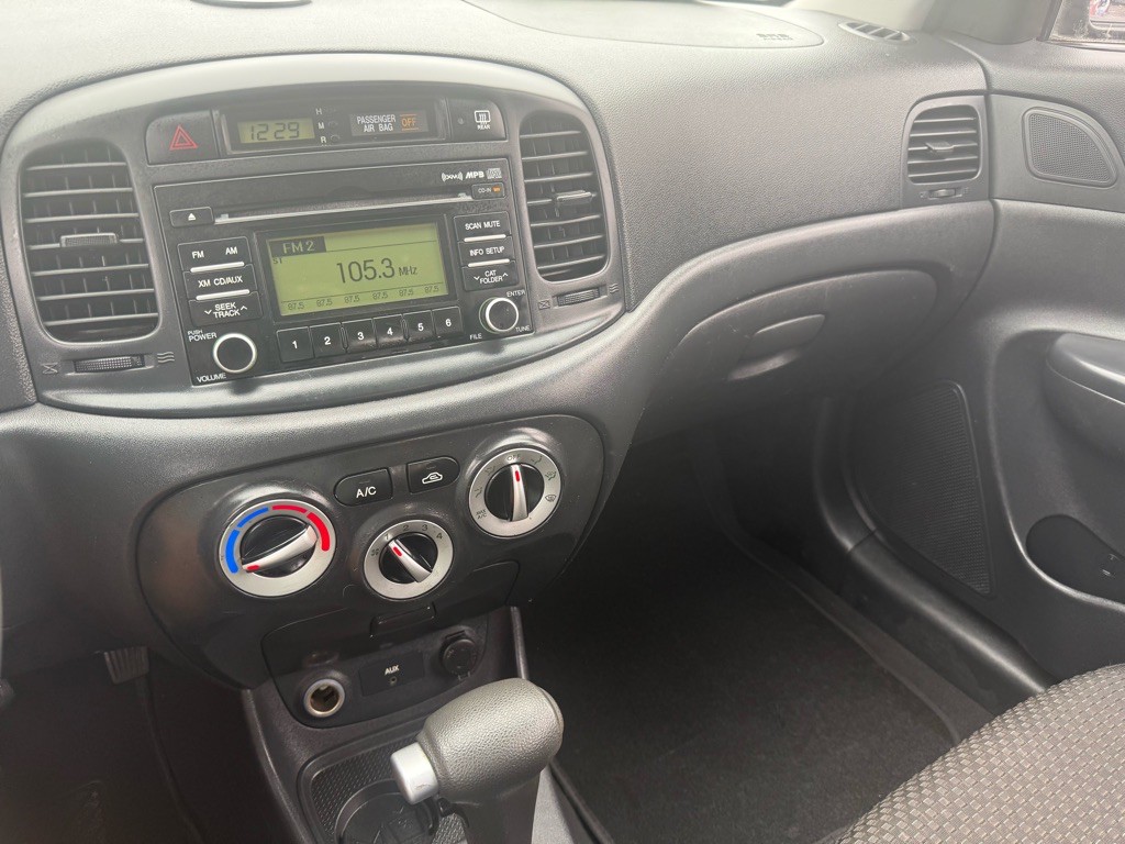 2008 Hyundai Accent Image 22