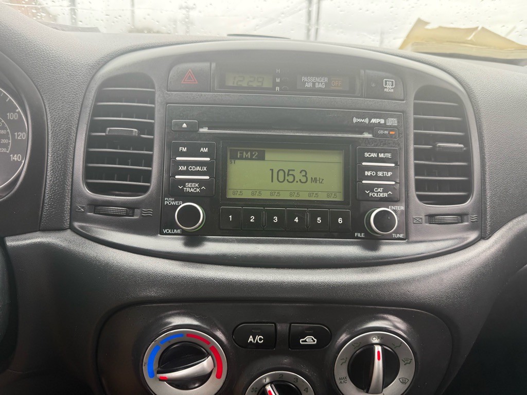 2008 Hyundai Accent Image 28