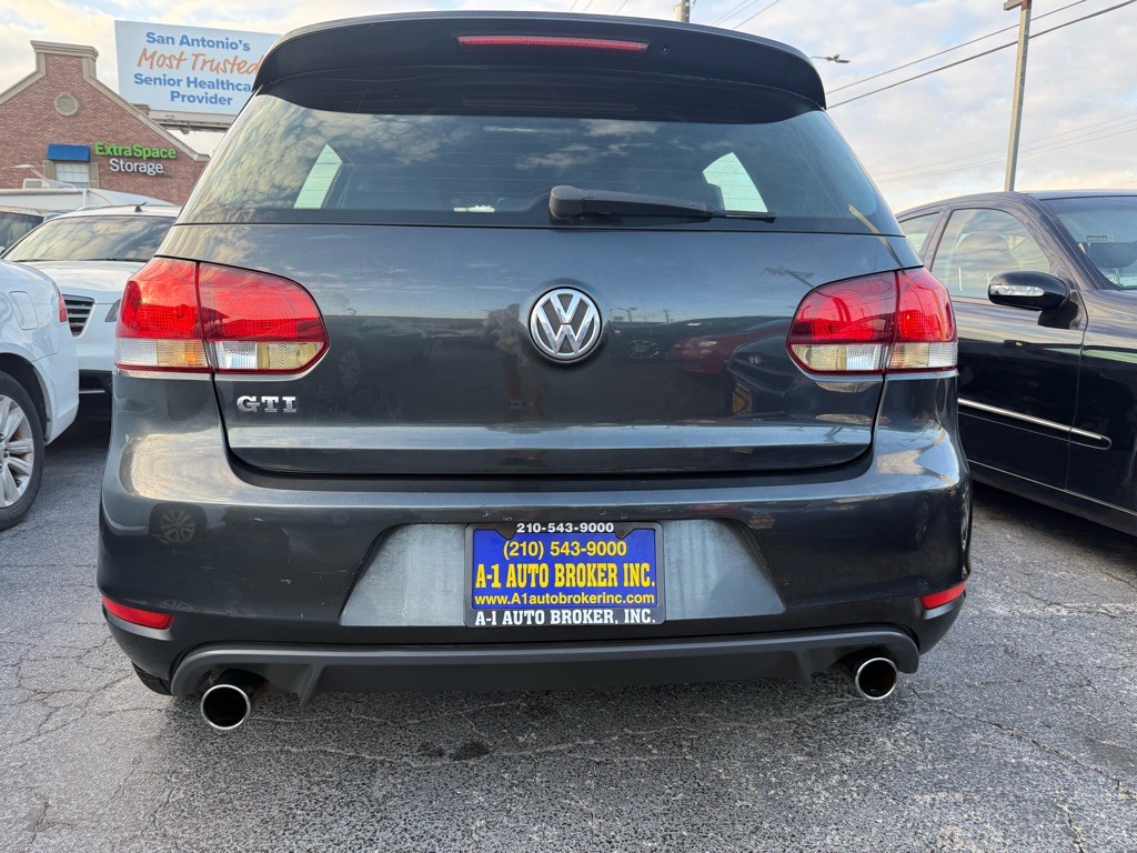 2011 Volkswagen GTI Image 3