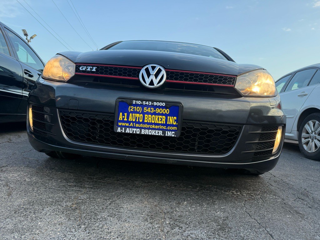 2011 Volkswagen GTI Image 6