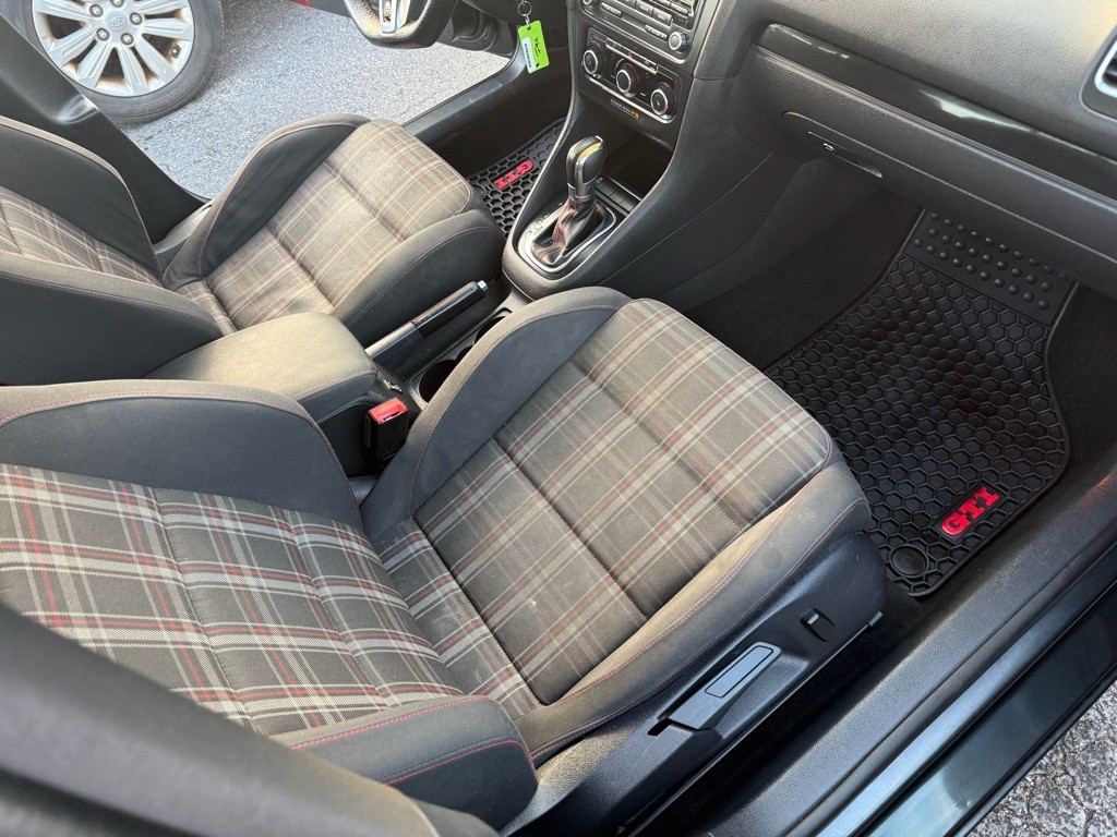 2011 Volkswagen GTI Image 9