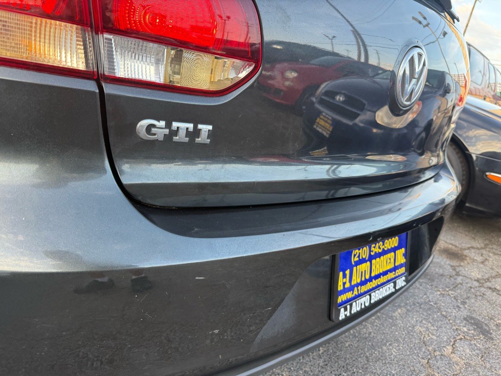 2011 Volkswagen GTI Image 10