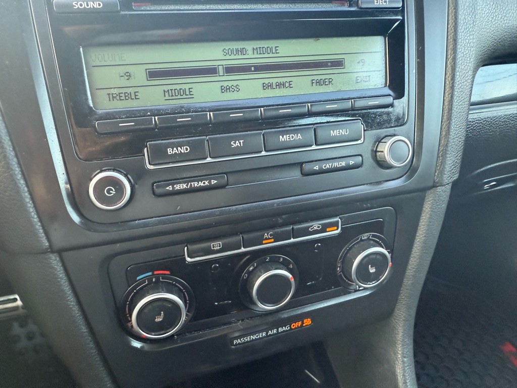 2011 Volkswagen GTI Image 14