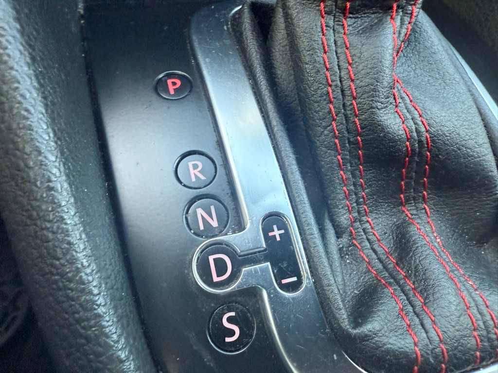 2011 Volkswagen GTI Image 24