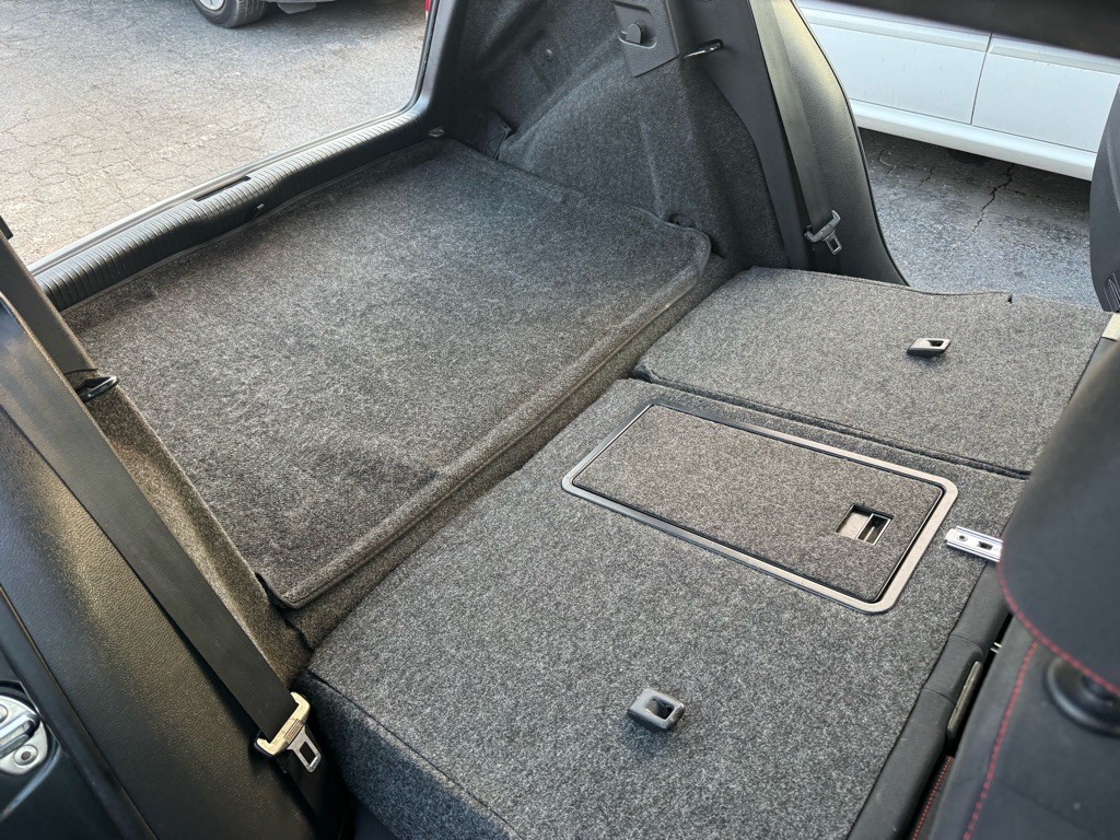 2011 Volkswagen GTI Image 32