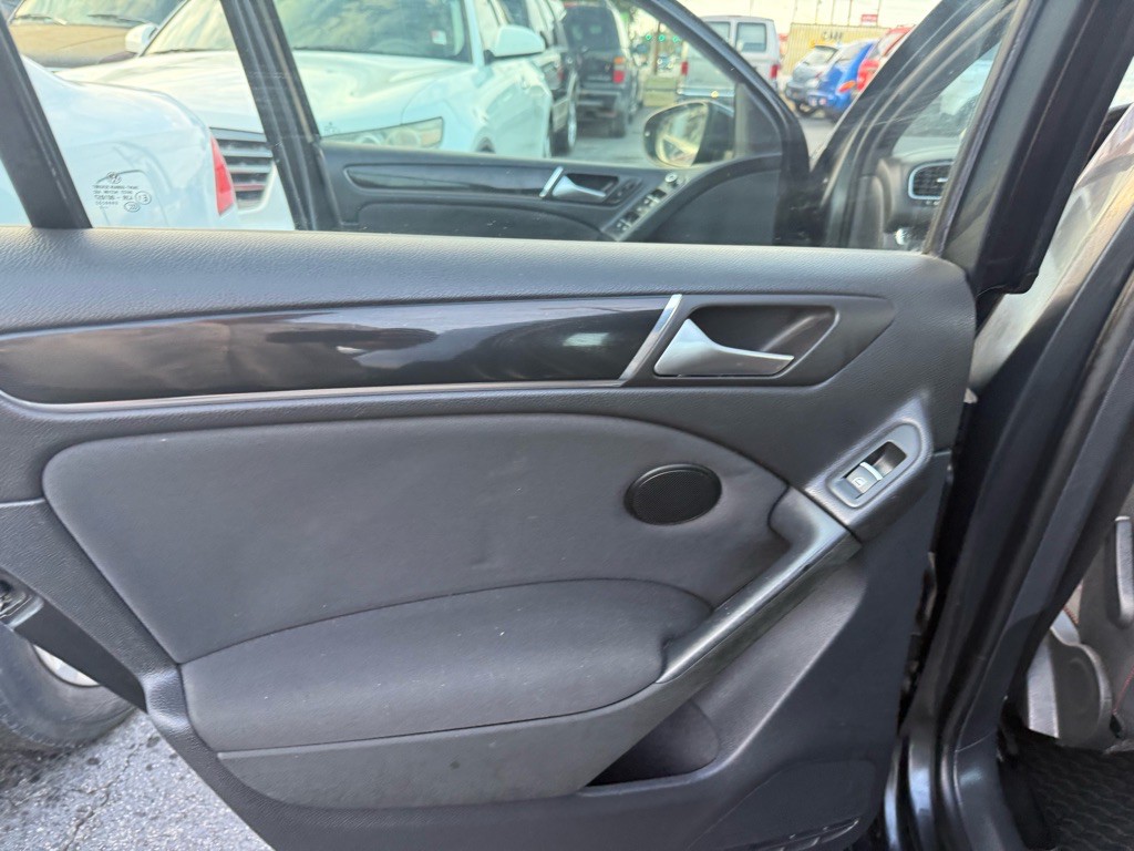 2011 Volkswagen GTI Image 35