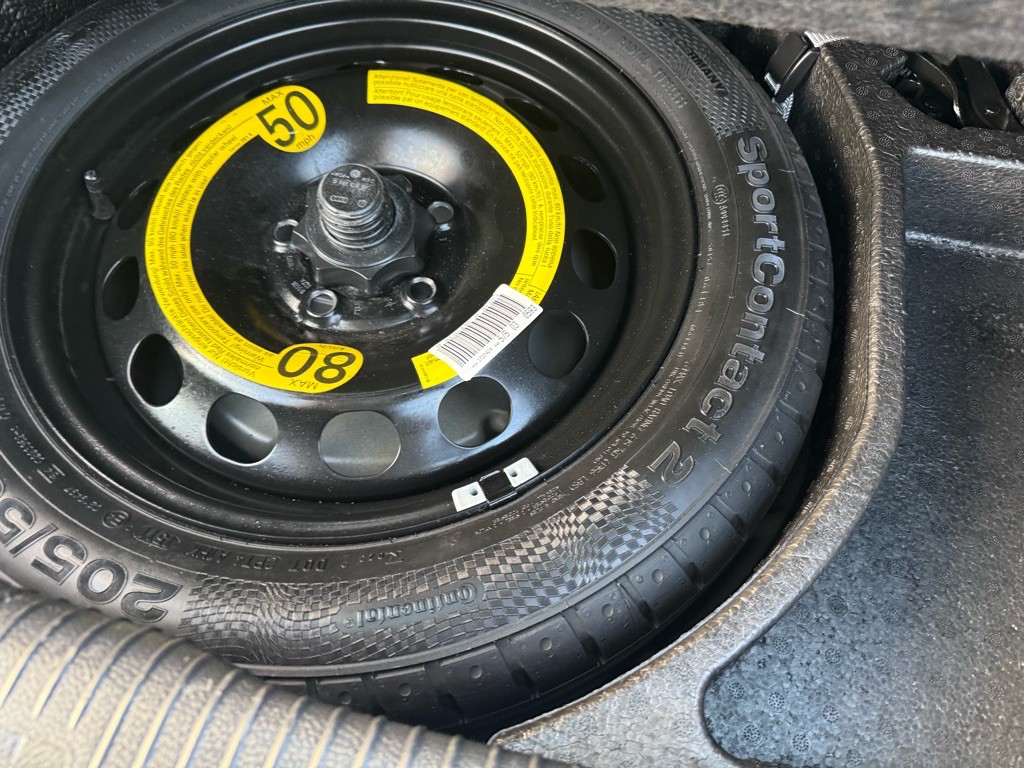 2011 Volkswagen GTI Image 36