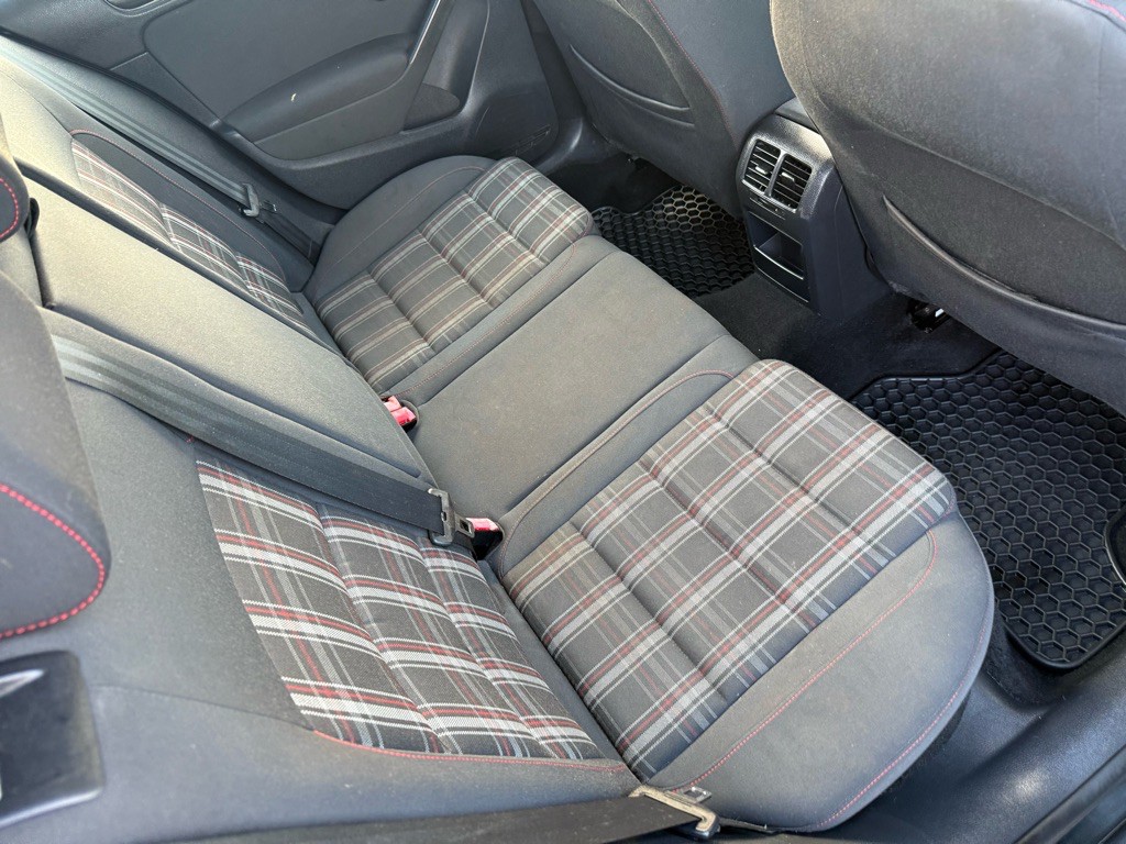 2011 Volkswagen GTI Image 37