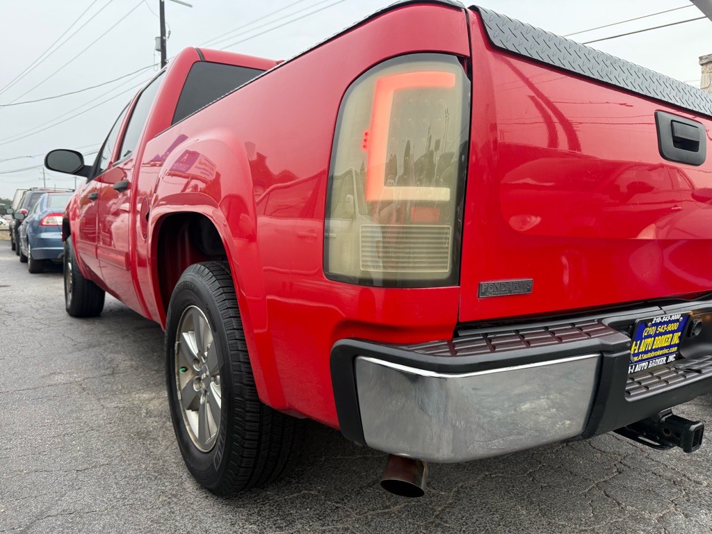 2007 GMC Sierra Image 2