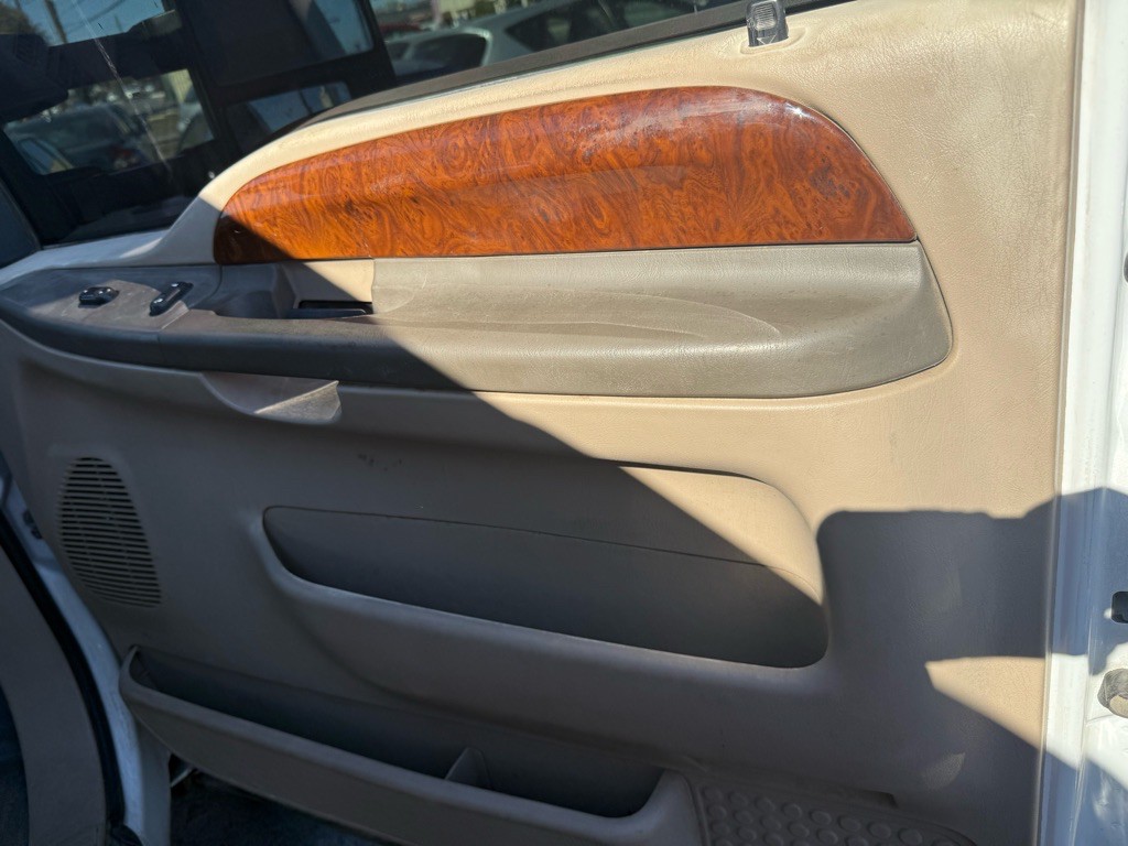2004 Ford F-250 Image 21