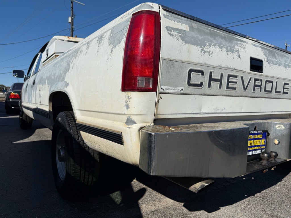 1993 Chevrolet C/K Image 2