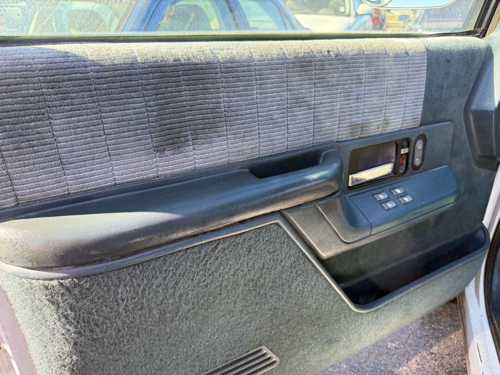 1993 Chevrolet C/K Image 22