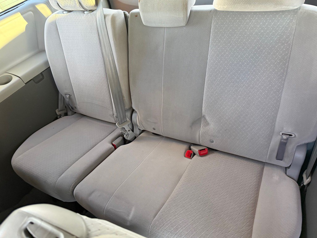 2015 Toyota Sienna Image 14