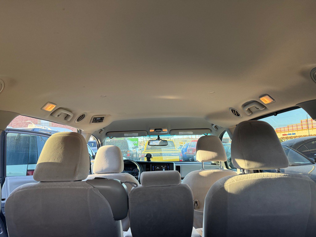 2015 Toyota Sienna Image 15