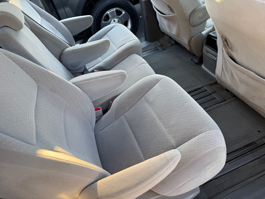 2015 Toyota Sienna Image 18