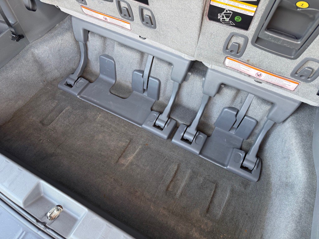 2015 Toyota Sienna Image 24