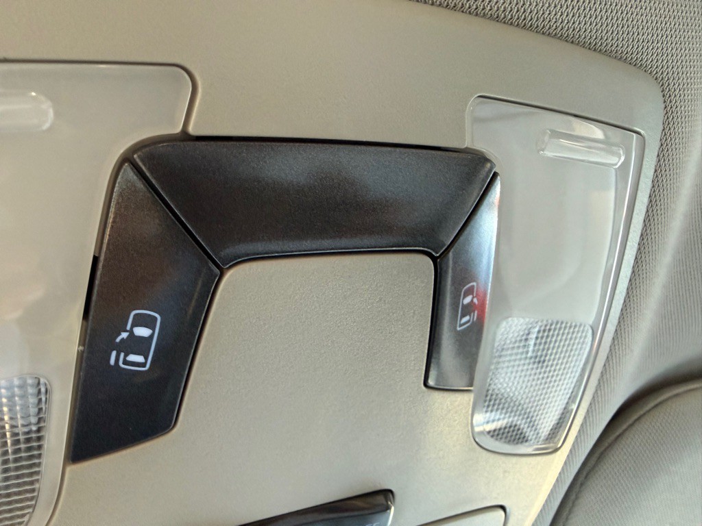 2015 Toyota Sienna Image 38
