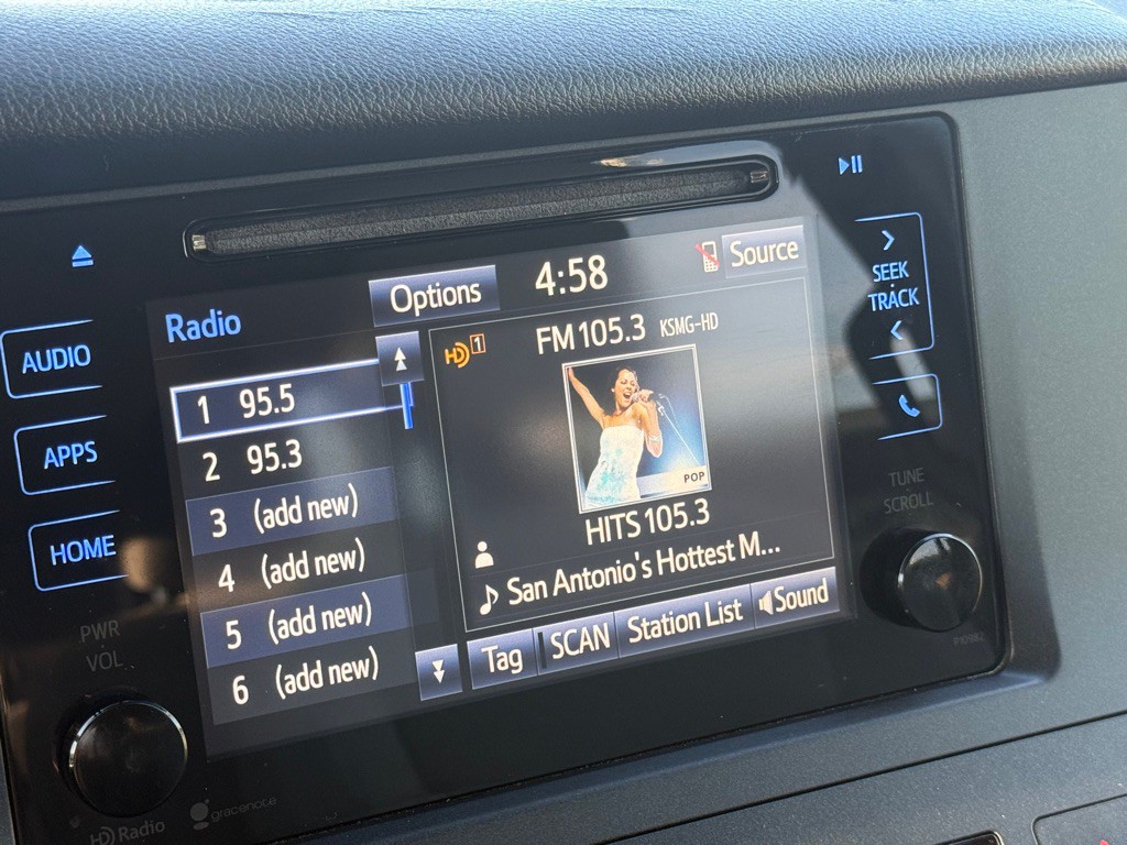 2015 Toyota Sienna Image 45