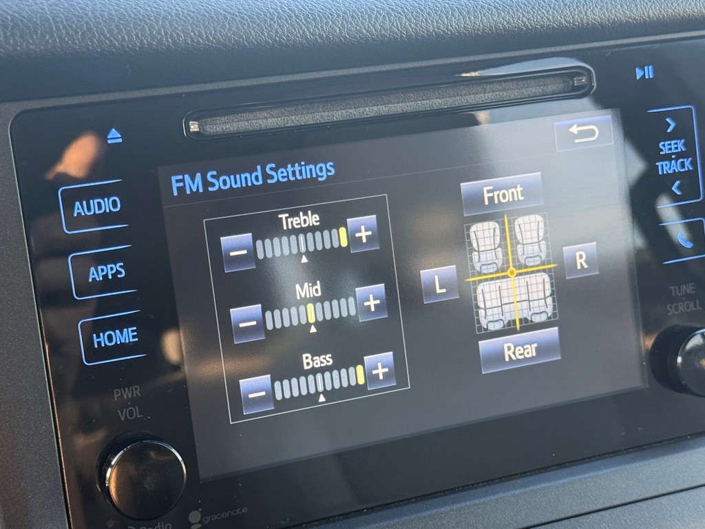 2015 Toyota Sienna Image 46