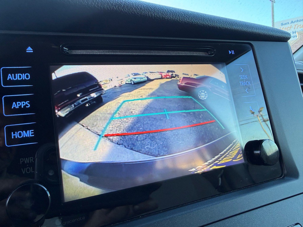 2015 Toyota Sienna Image 48