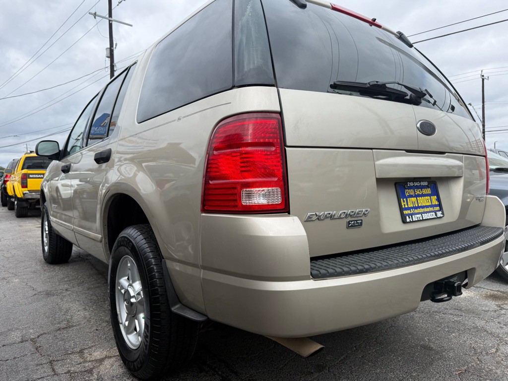 2005 Ford Explorer Image 2