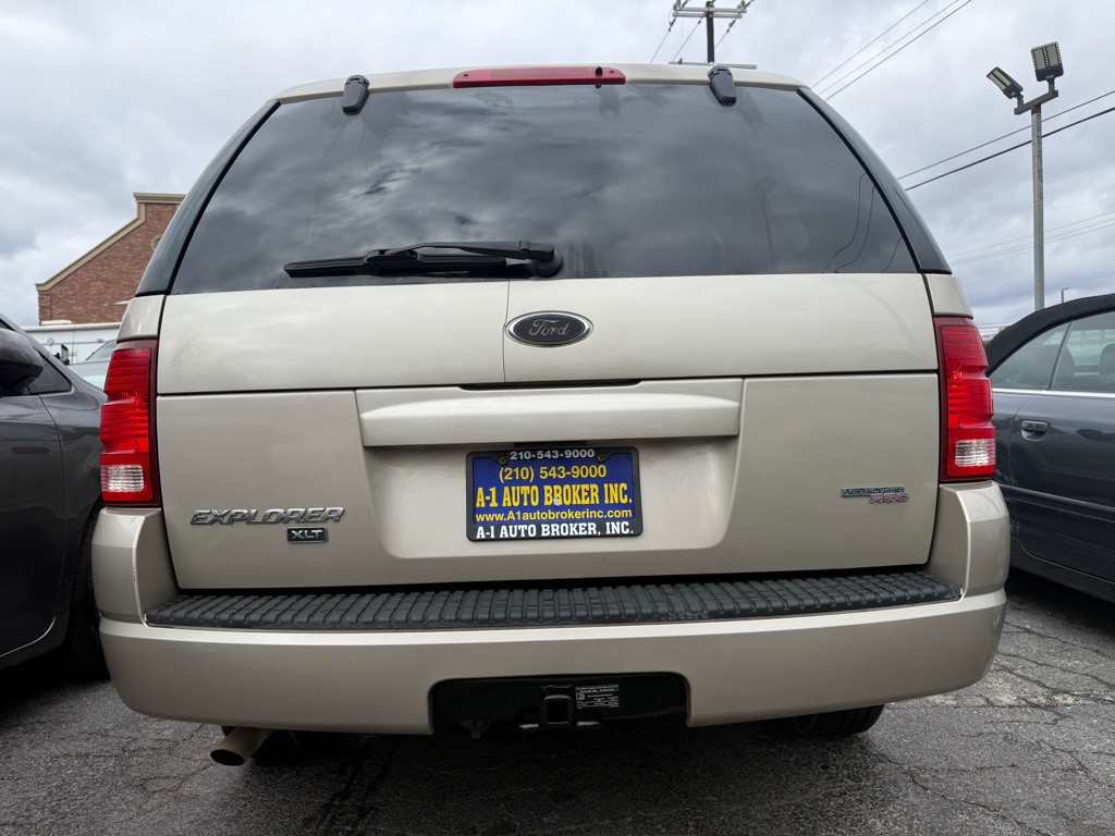 2005 Ford Explorer Image 3
