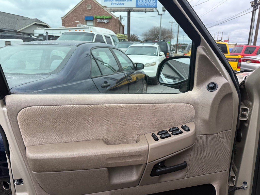 2005 Ford Explorer Image 8