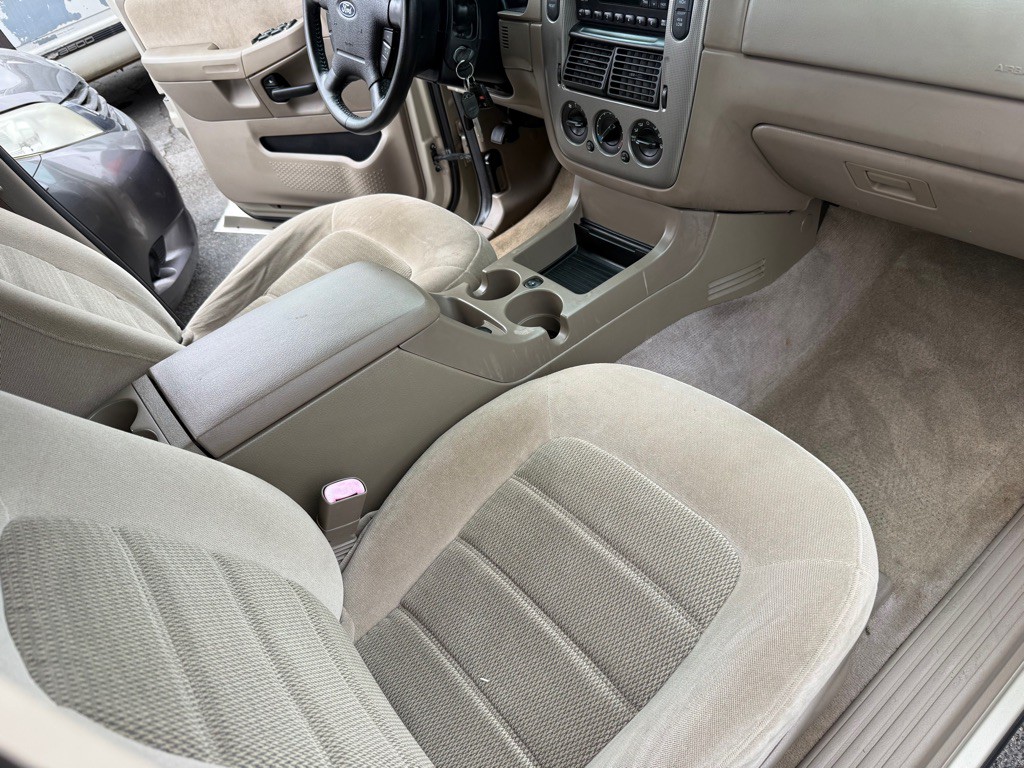 2005 Ford Explorer Image 18