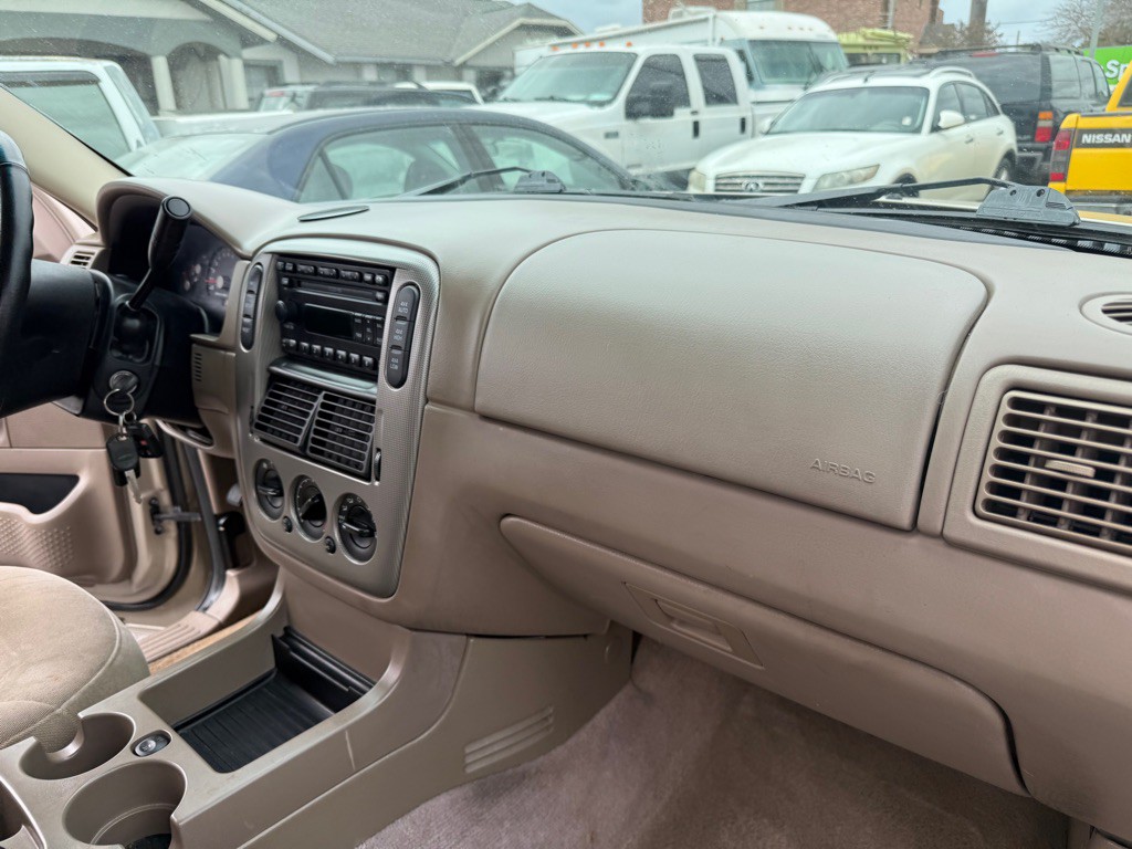 2005 Ford Explorer Image 19