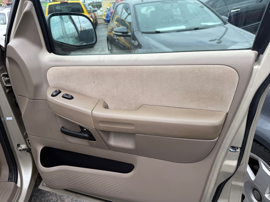 2005 Ford Explorer Image 23