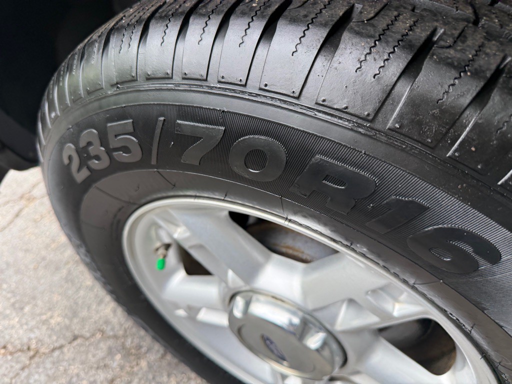 2005 Ford Explorer Image 24