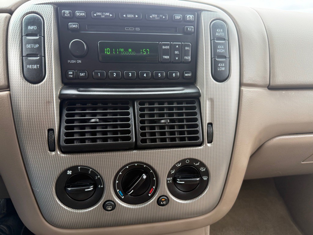 2005 Ford Explorer Image 33