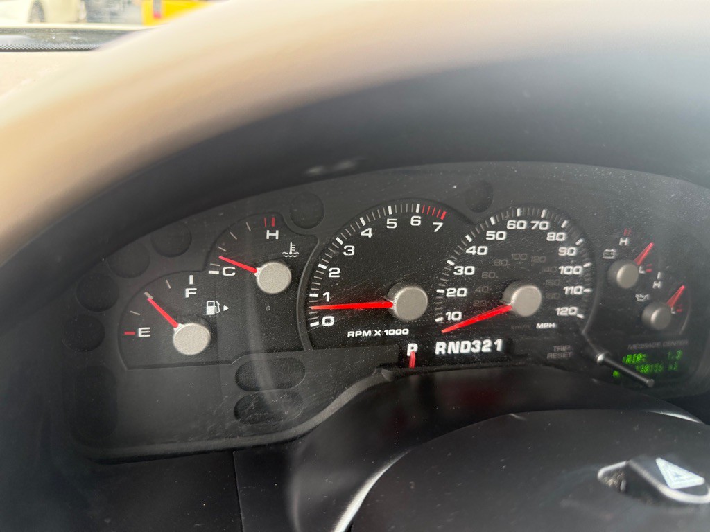 2005 Ford Explorer Image 39