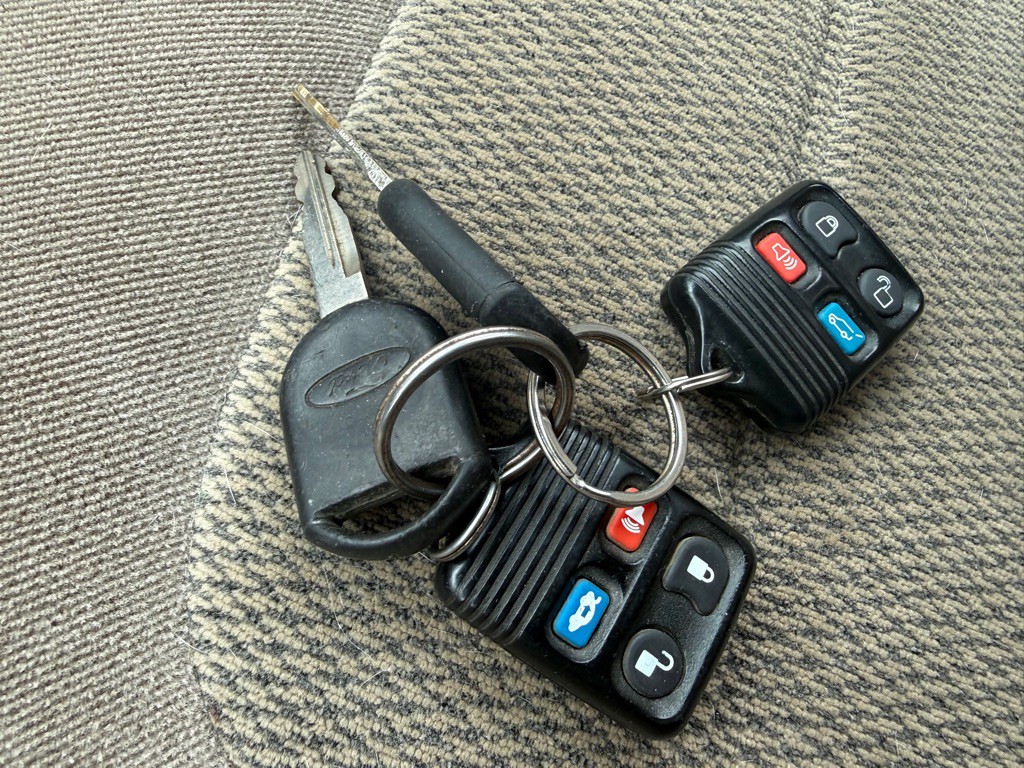 2005 Ford Explorer Image 45