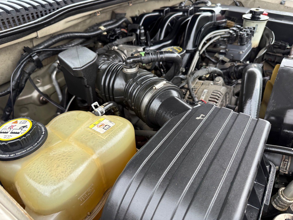 2005 Ford Explorer Image 48