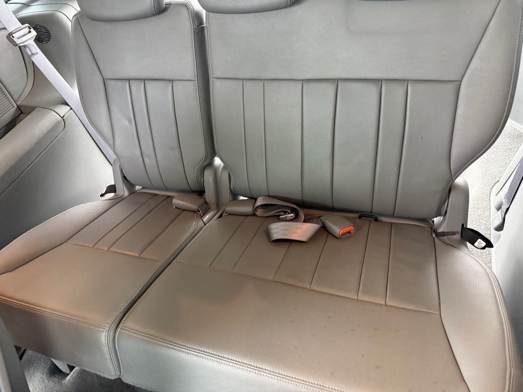 2006 Chrysler Town & Country Image 9