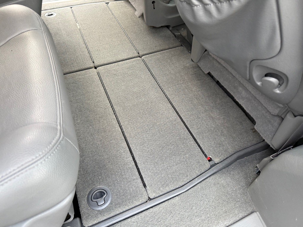 2006 Chrysler Town & Country Image 16