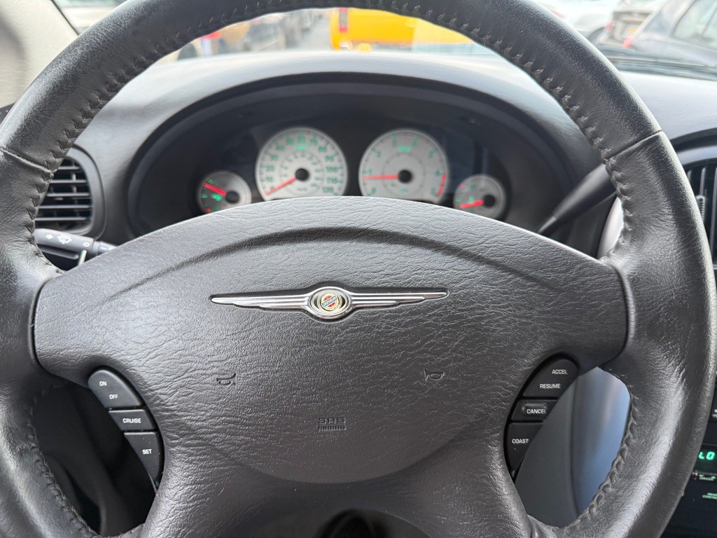 2006 Chrysler Town & Country Image 27