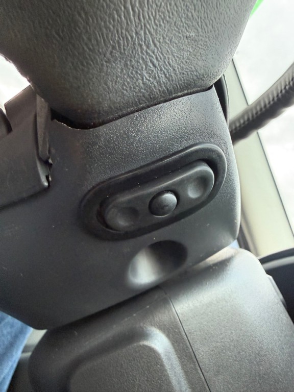 2006 Chrysler Town & Country Image 34