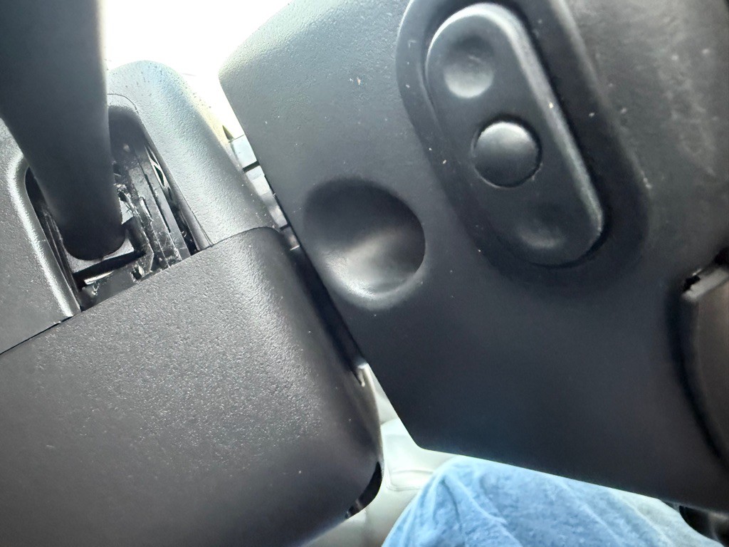 2006 Chrysler Town & Country Image 36