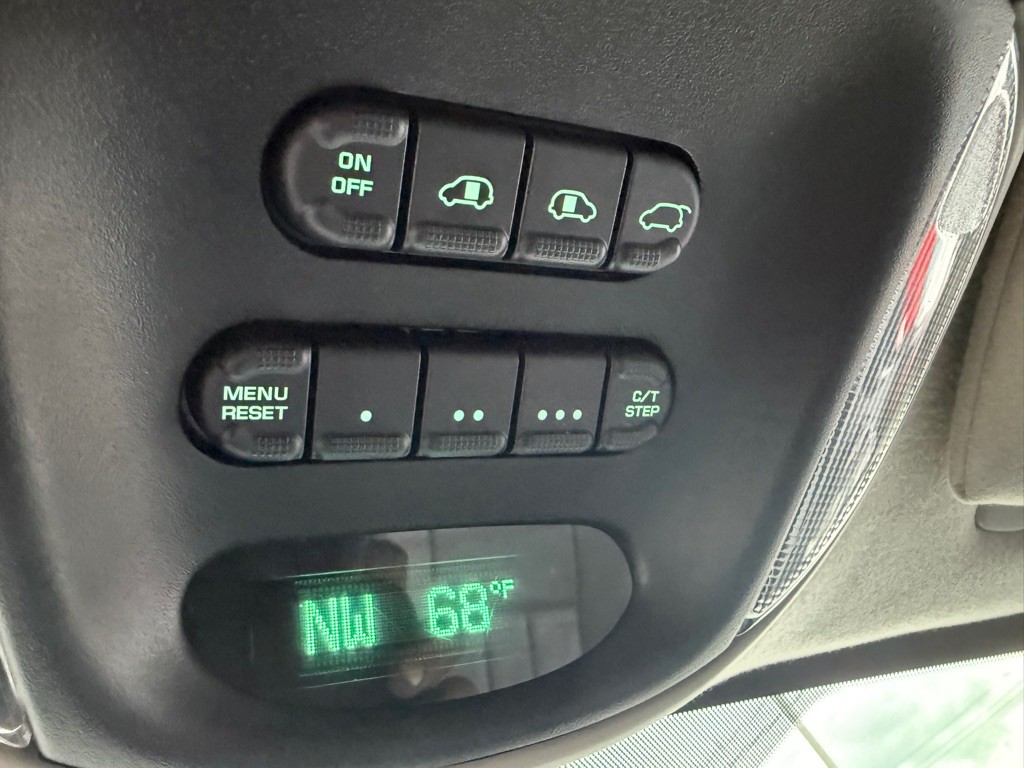 2006 Chrysler Town & Country Image 39