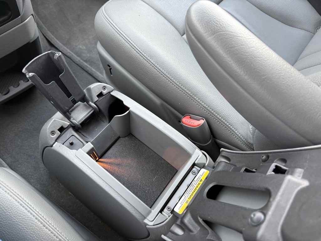 2006 Chrysler Town & Country Image 40