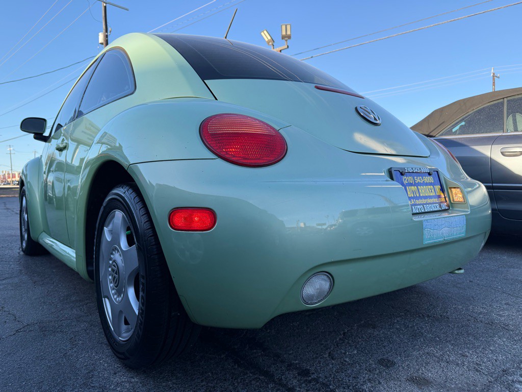 2000 Volkswagen Beetle Image 2