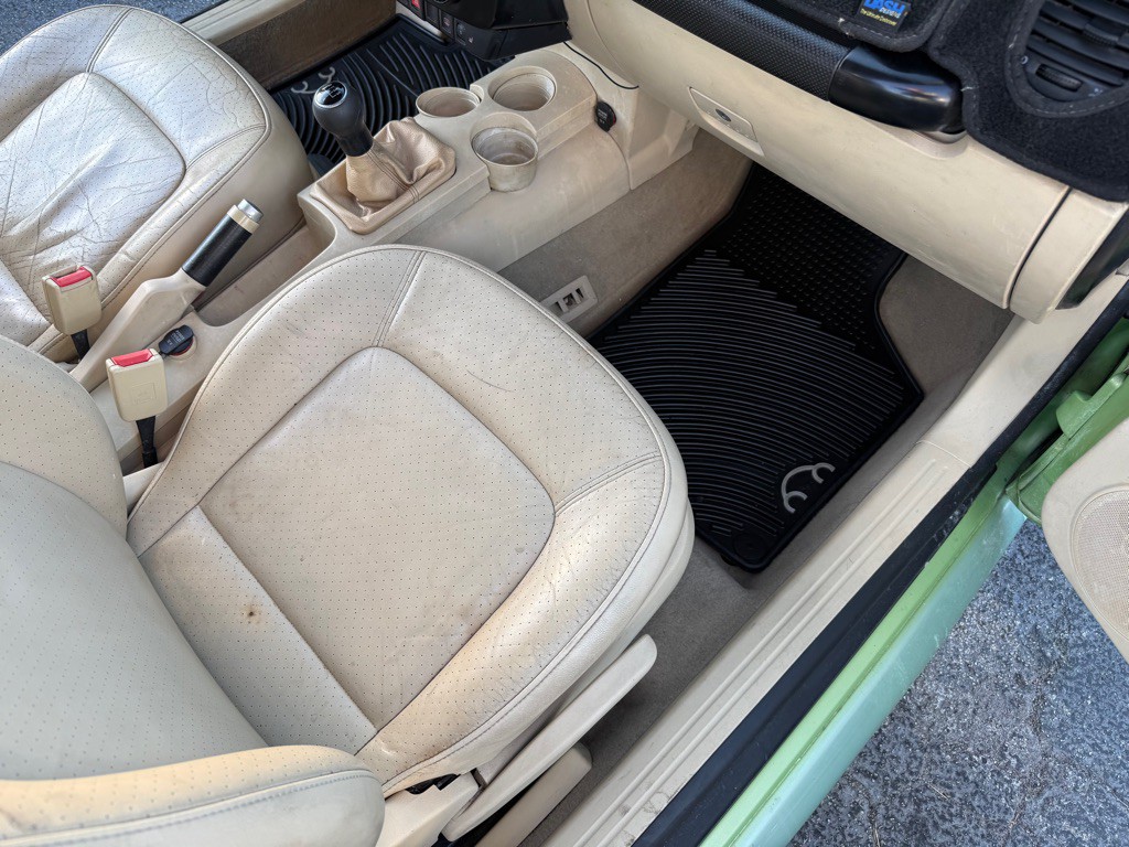 2000 Volkswagen Beetle Image 9