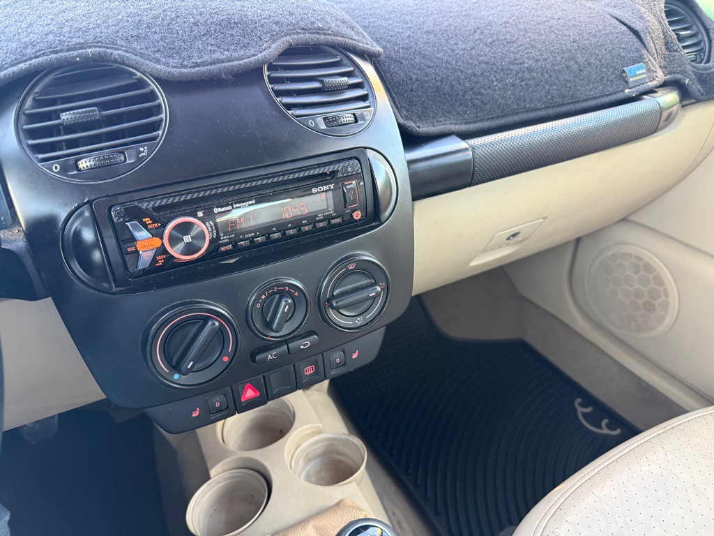 2000 Volkswagen Beetle Image 14