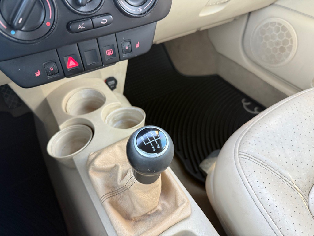 2000 Volkswagen Beetle Image 15