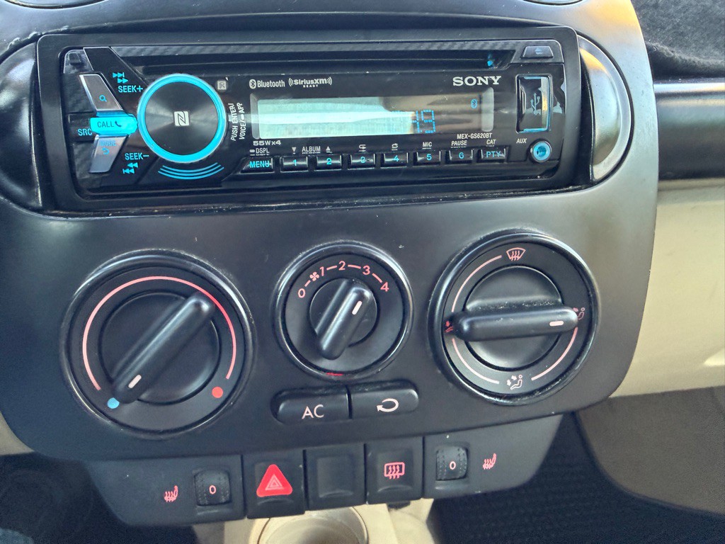 2000 Volkswagen Beetle Image 17