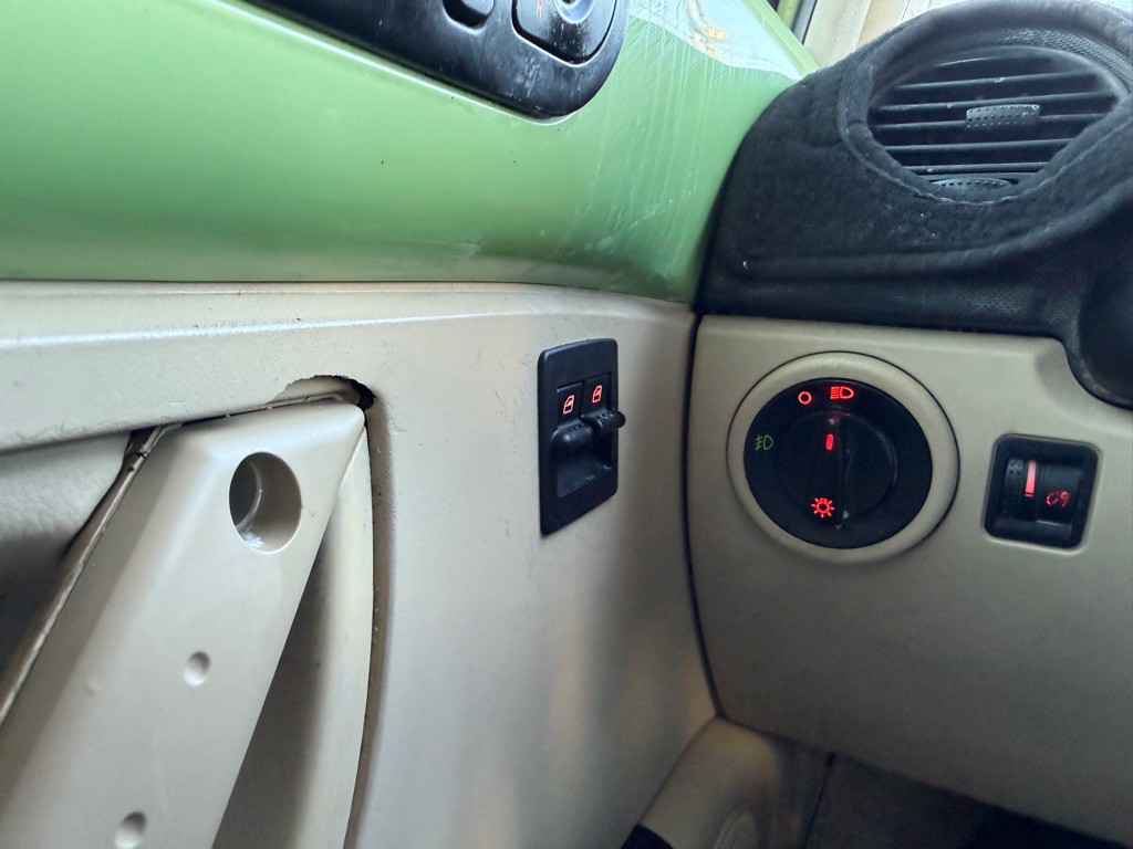 2000 Volkswagen Beetle Image 22