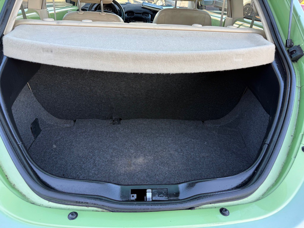 2000 Volkswagen Beetle Image 28