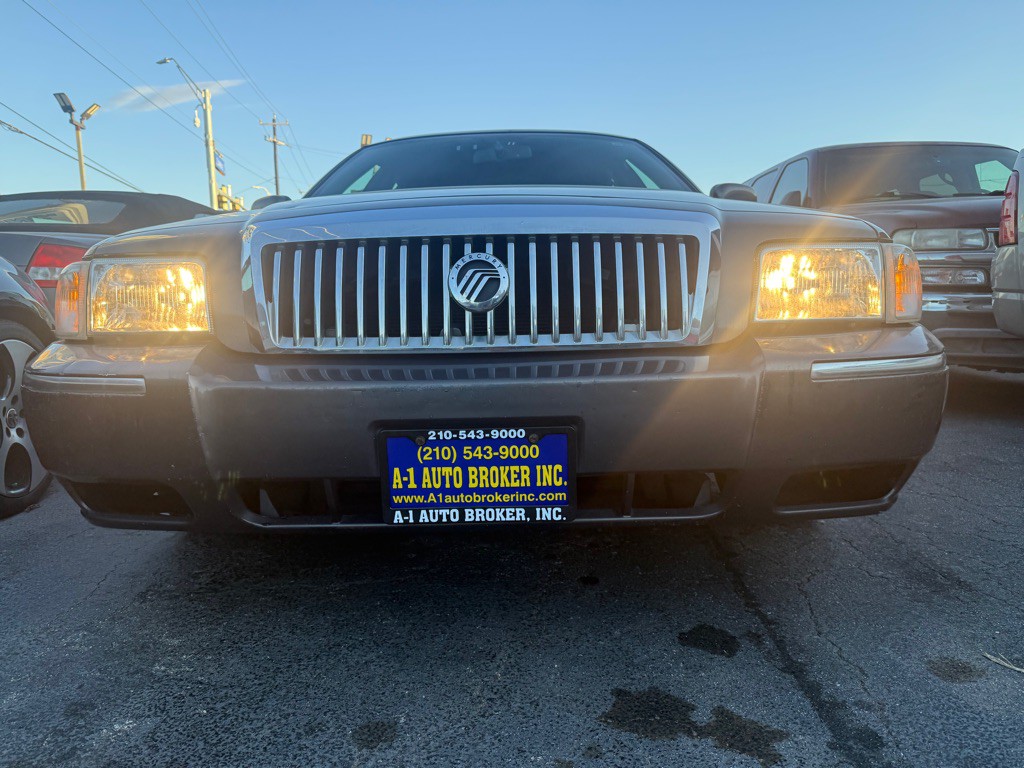 2007 Mercury Grand Marquis Image 6